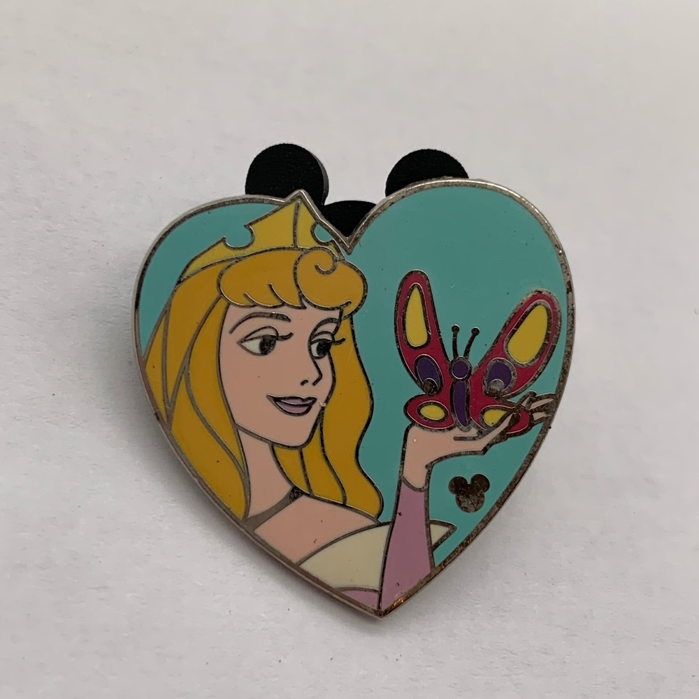 Disney Parks Pin Trading Princess Aurora Butterfly Heart Hidden Mickey Lapel Pin